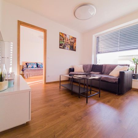 Modern Flat With Large Terrace Hradec Kralove Exterior photo