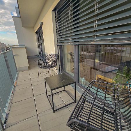 Modern Flat With Large Terrace Hradec Kralove Exterior photo