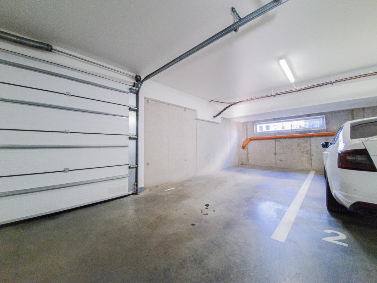 Modern Flat With Large Terrace Hradec Kralove Exterior photo