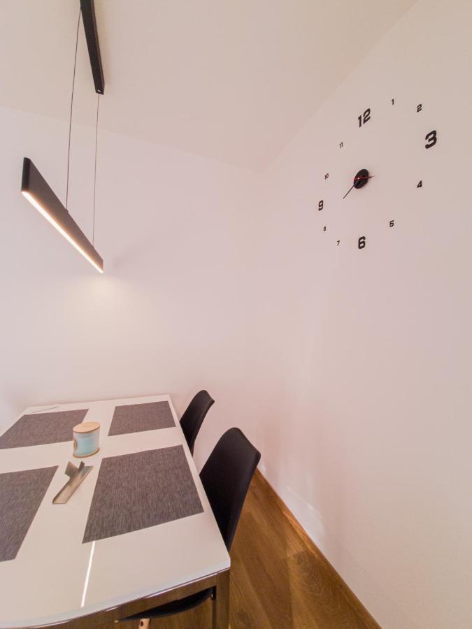 Modern Flat With Large Terrace Hradec Kralove Exterior photo