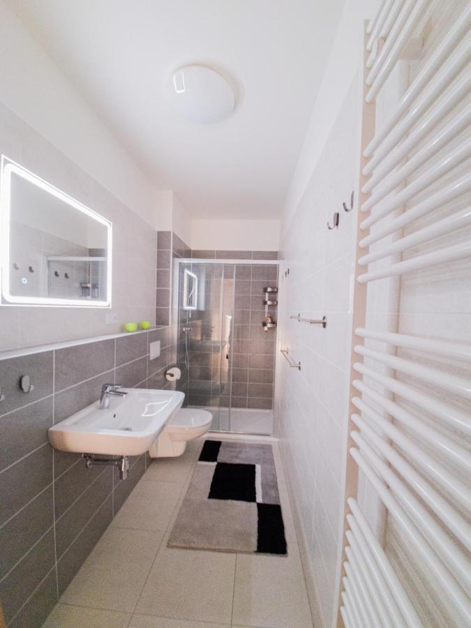 Modern Flat With Large Terrace Hradec Kralove Exterior photo