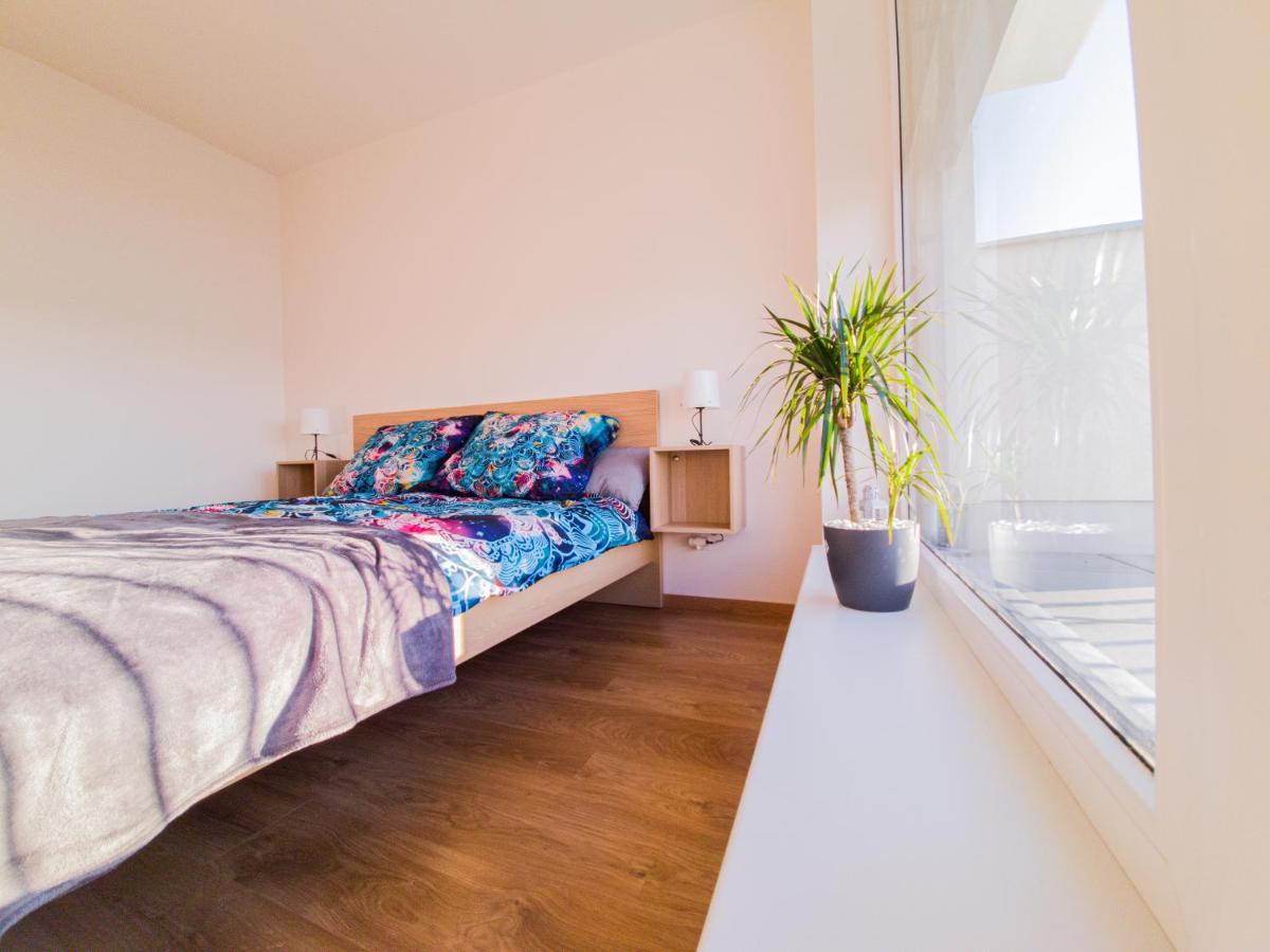 Modern Flat With Large Terrace Hradec Kralove Exterior photo