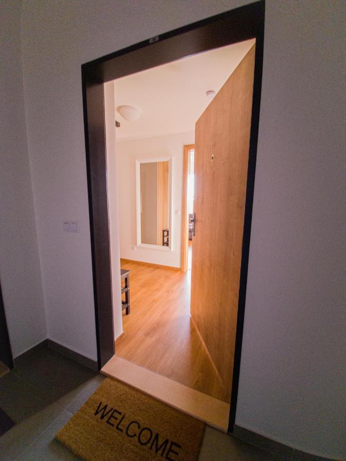 Modern Flat With Large Terrace Hradec Kralove Exterior photo