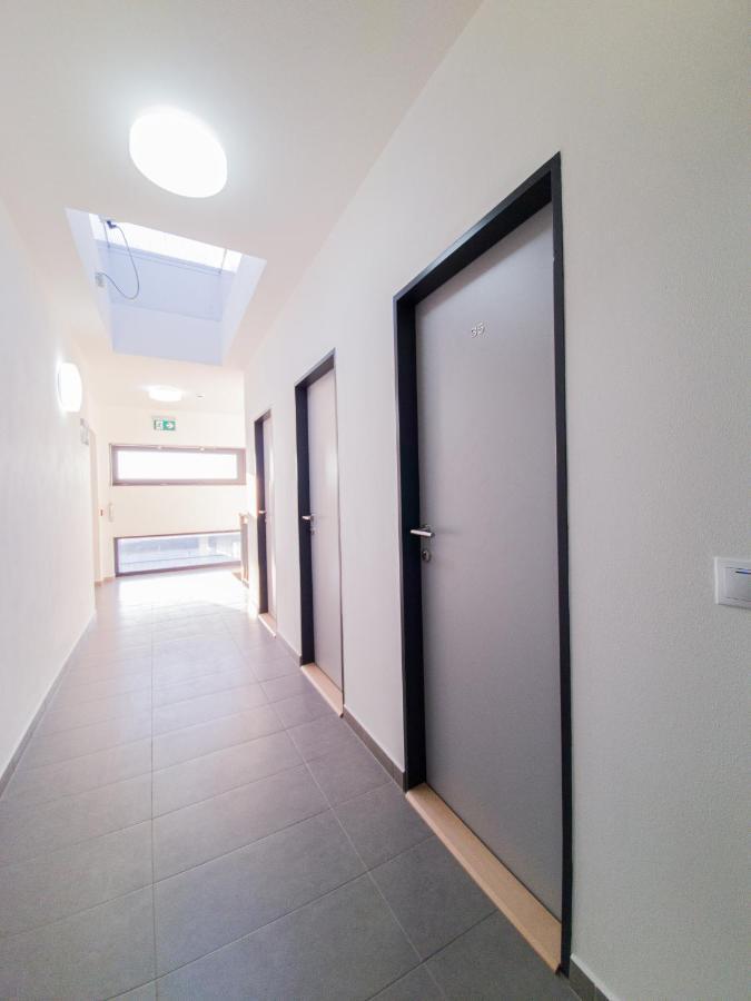 Modern Flat With Large Terrace Hradec Kralove Exterior photo