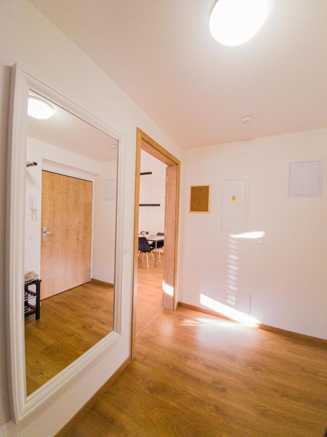Modern Flat With Large Terrace Hradec Kralove Exterior photo