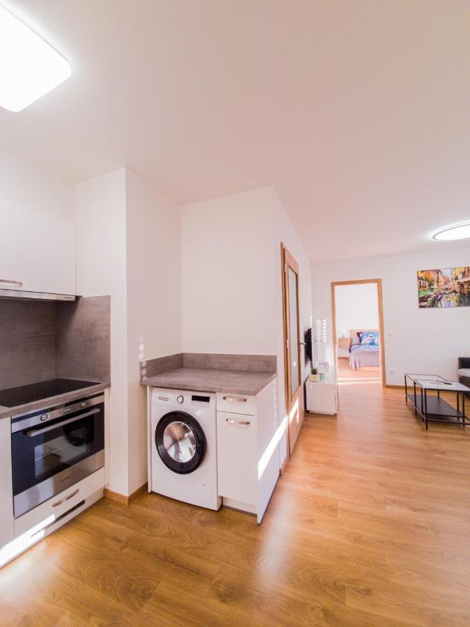 Modern Flat With Large Terrace Hradec Kralove Exterior photo